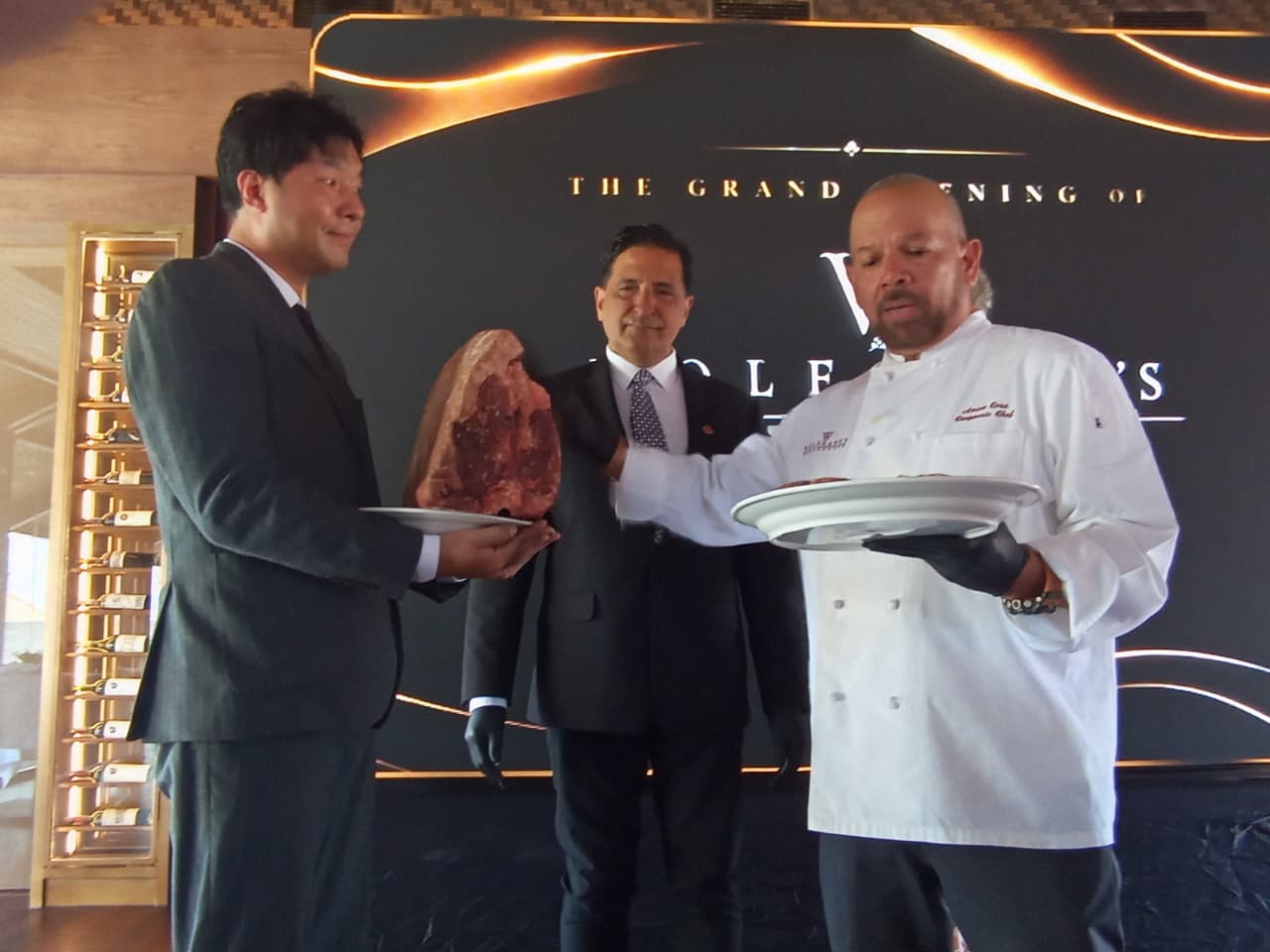 Wolfgang’s Steakhouse Buka Gerai Pertama di Bali, Hadirkan USDA Prime Dry-Aged 28 Hari di Petitenget