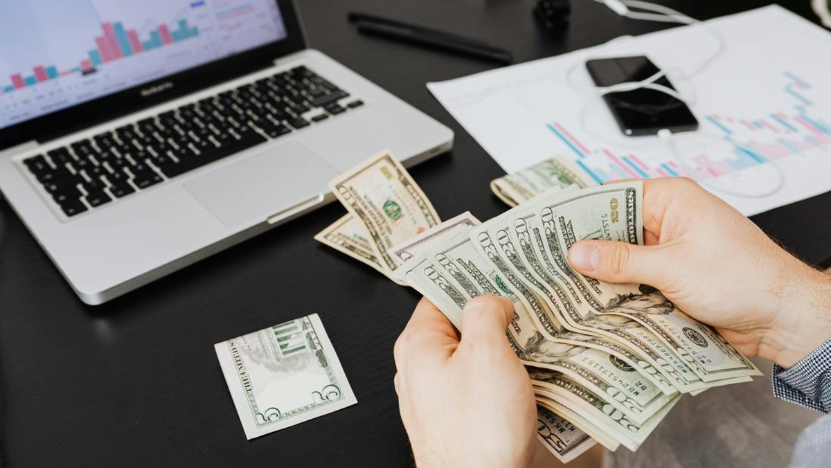 Asing Masuk Rp909 Triliun ke SBN, Rupiah Menguat ke Bawah Rp17.700
