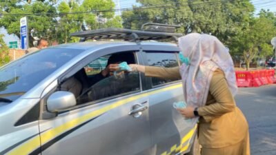 Dinkes Muba Bagikan 1.000 Masker ke Pengguna Jalan, Antisipasi ISPA di Musim Kemarau
