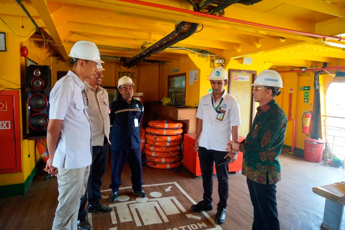 Bupati Klungkung Tinjau Docking KMP Nusa Jaya Abadi di Surabaya, Target Selesai Tepat Waktu demi Logistik Nusa Penida