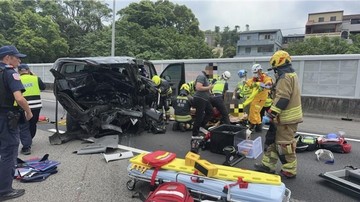 Tesla dan VW Berhenti di Lajur Tol Taiwan, Tabrakan Beruntun Tewaskan Dua Orang