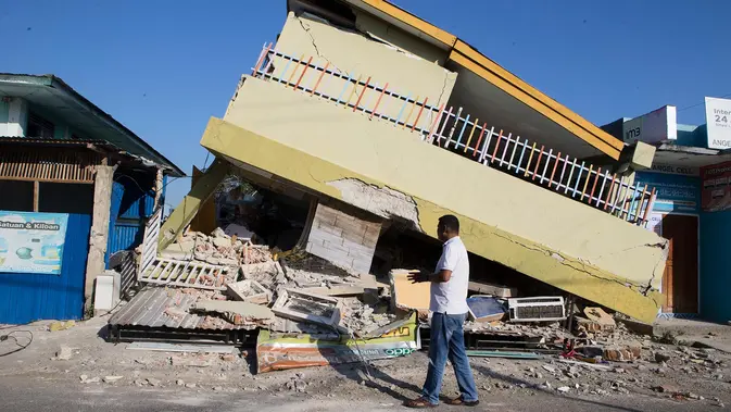 Korban Tewas Gempa NTT Capai 100 Orang, 180 Ribu Warga Masih Mengungsi