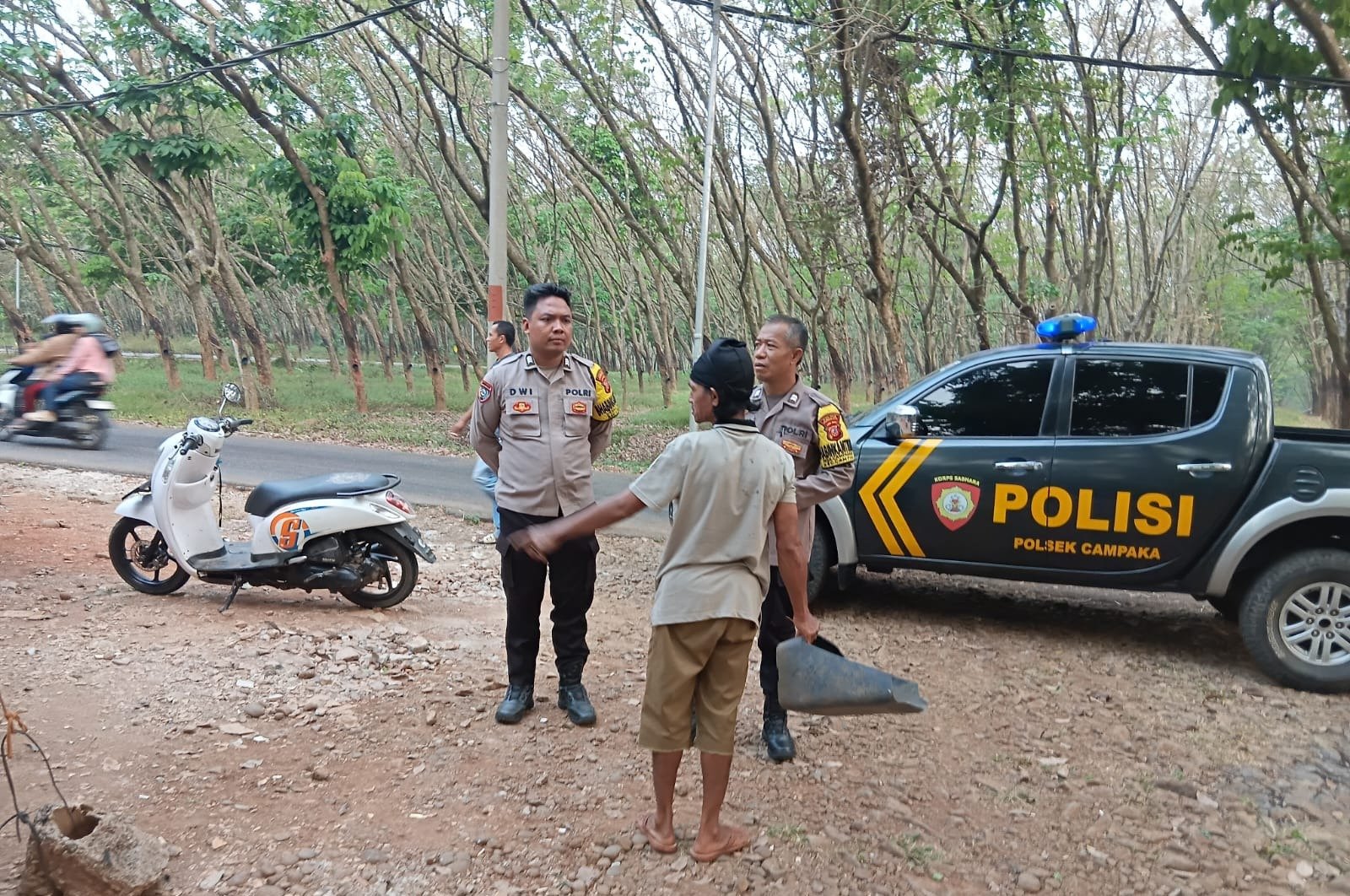 Polsek Campaka Patroli Perkebunan PTPN Cikumay, Ajak Warga Cegah Kebakaran Lahan demi Jaga Rawat Jawa Barat
