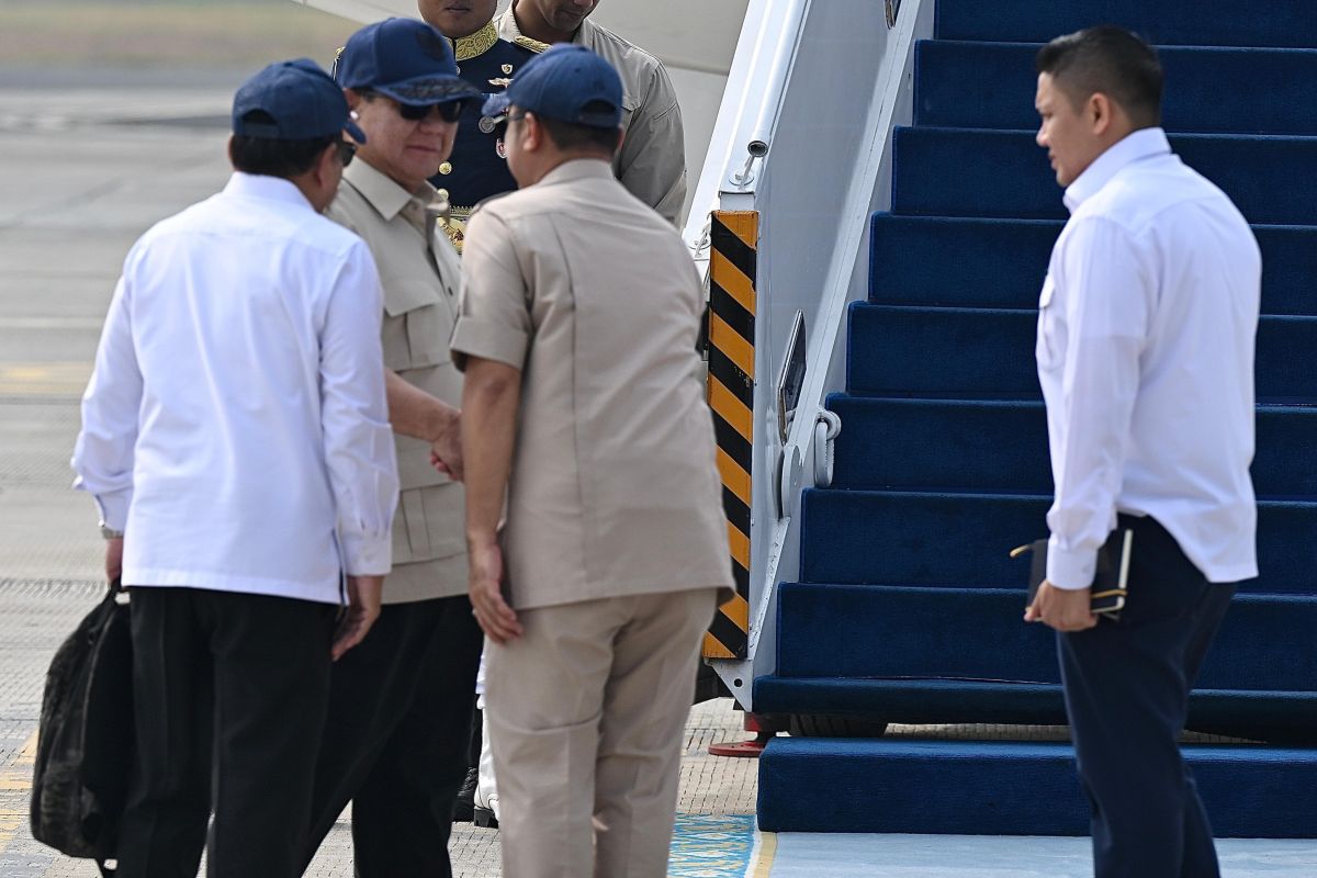 Presiden Prabowo Tinjau Langsung Karhutla di Riau, Seskab: Titik Api Harus Benar-Benar Padam