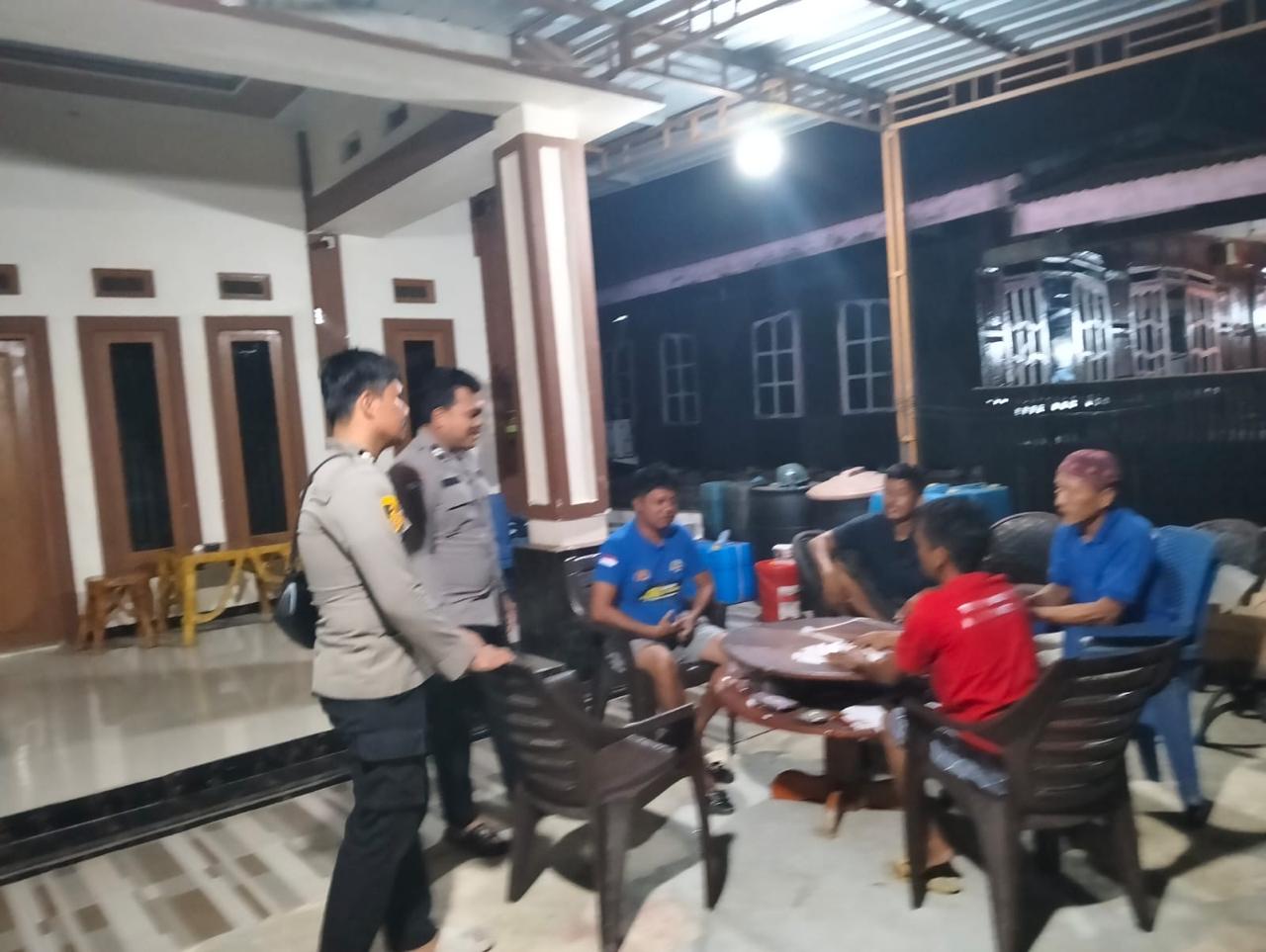 Polsek Budong-Budong Patroli Malam di Mamuju Tengah, Sasar Permukiman Warga dan Titik Kerumunan Anak Muda