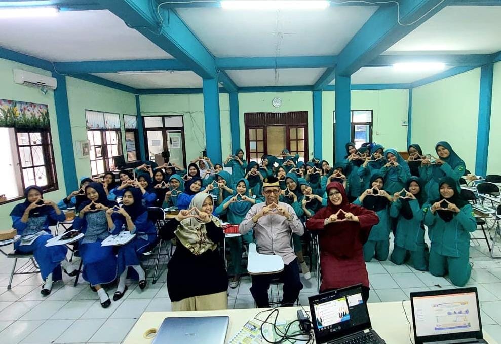 43 Siswi SMK Muhammadiyah Cilegon Resmi Jadi Kader ARSY, Poltekkes Aisyiyah Banten Perkuat Edukasi Kesehatan Reproduksi Remaja
