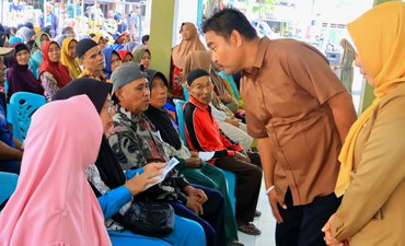 BLT DBHCHT Gresik Cair Rp900 Ribu untuk 262 Warga Benjeng, Beras 10 Kg per Bulan Juga Disalurkan