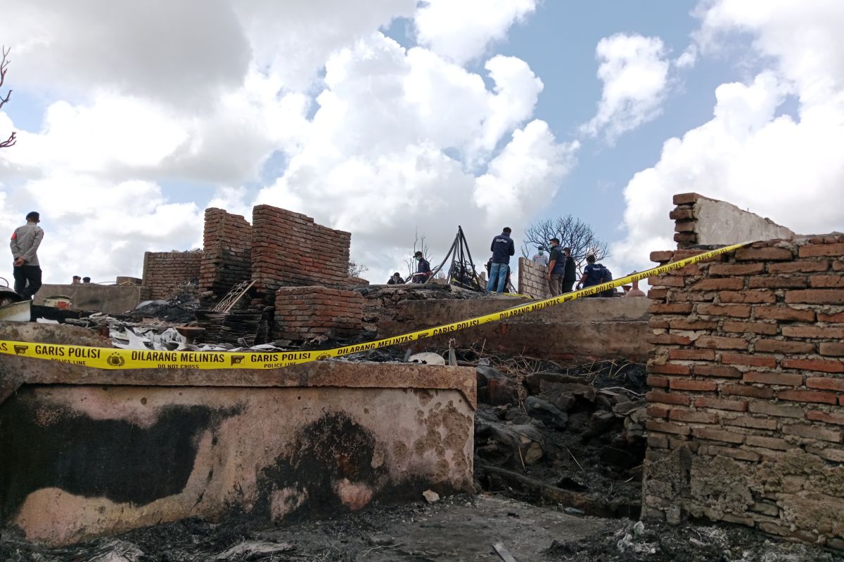 Kebakaran Kampung Adat Sade di Lombok Tengah Hanguskan 75 Rumah, Polisi Olah TKP Cari Penyebab Api