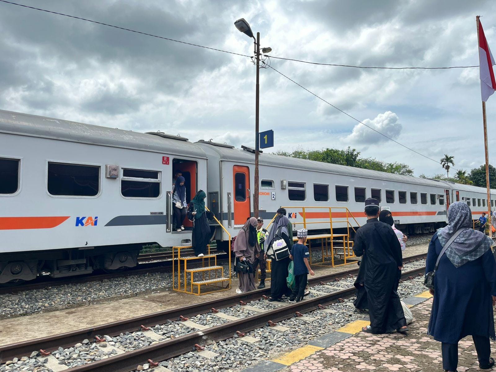 38.438 Penumpang Kereta Api di Sumatera Utara Selama Libur Maulid, KAI Operasikan KA Tambahan Medan-Rantauprapat