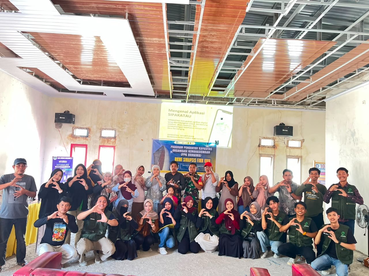 Kader Desa Beroanging Jeneponto Dilatih Operasikan Aplikasi SIPAKATAU untuk Pantau Kesehatan Ibu dan Anak