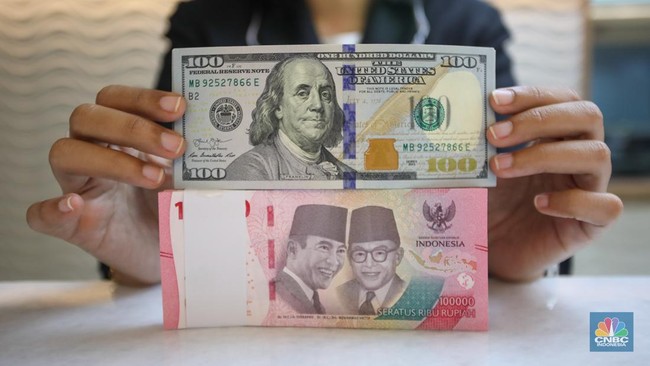 Rupiah Ditutup Melemah ke Rp17.715/US$, Level Rp18.000 Kembali Diincar