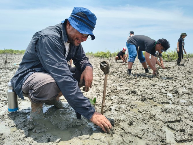 Aksi Bela Negara 2026 di Batu Bara: NAFAS dan POSSI Sumut Tanam Mangrove hingga Transplantasi Terumbu Karang