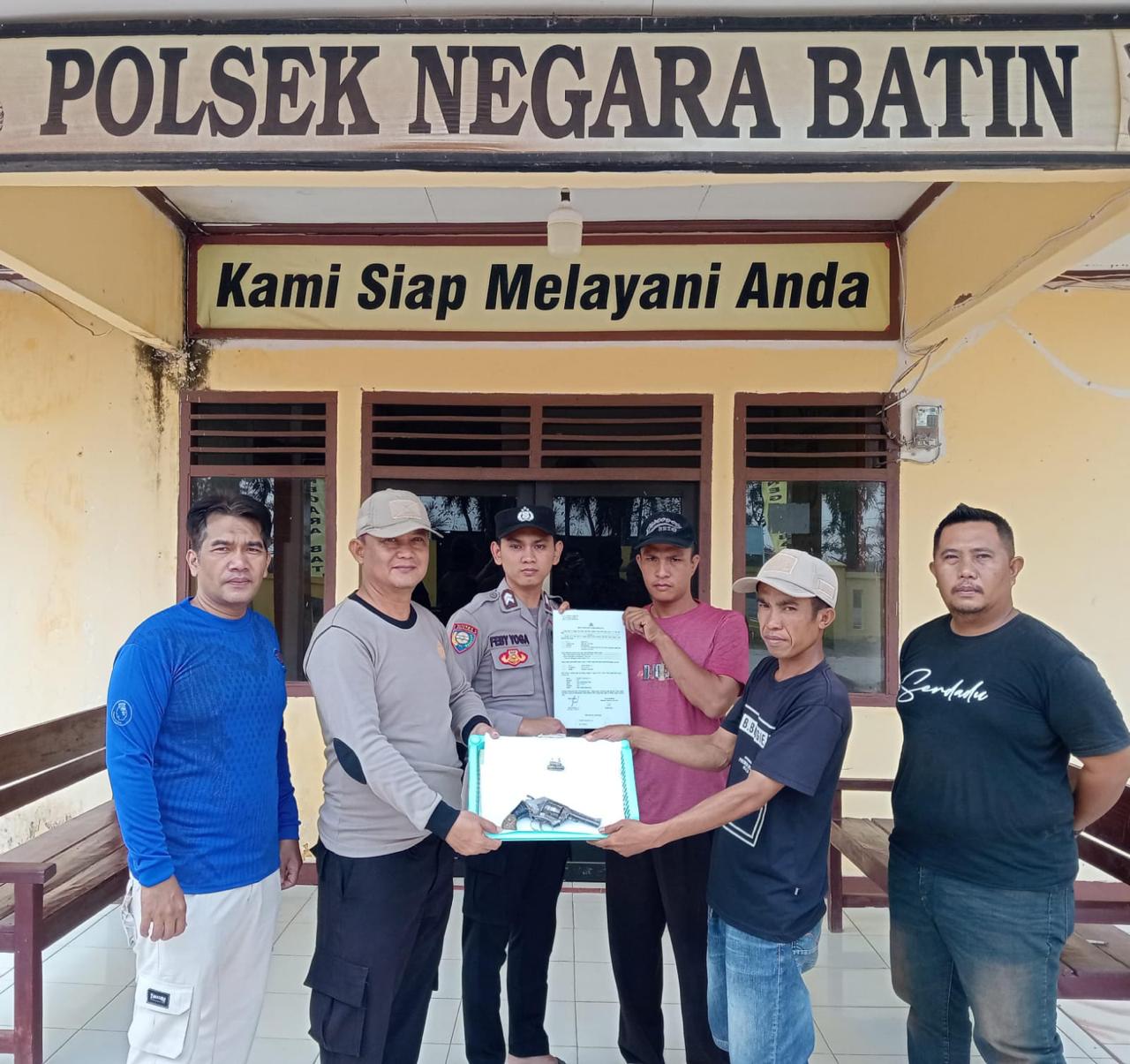 Warga Way Kanan Serahkan Senpi Rakitan ke Polsek Negara Batin, Ada Amunisi Aktif Kaliber 9 mm