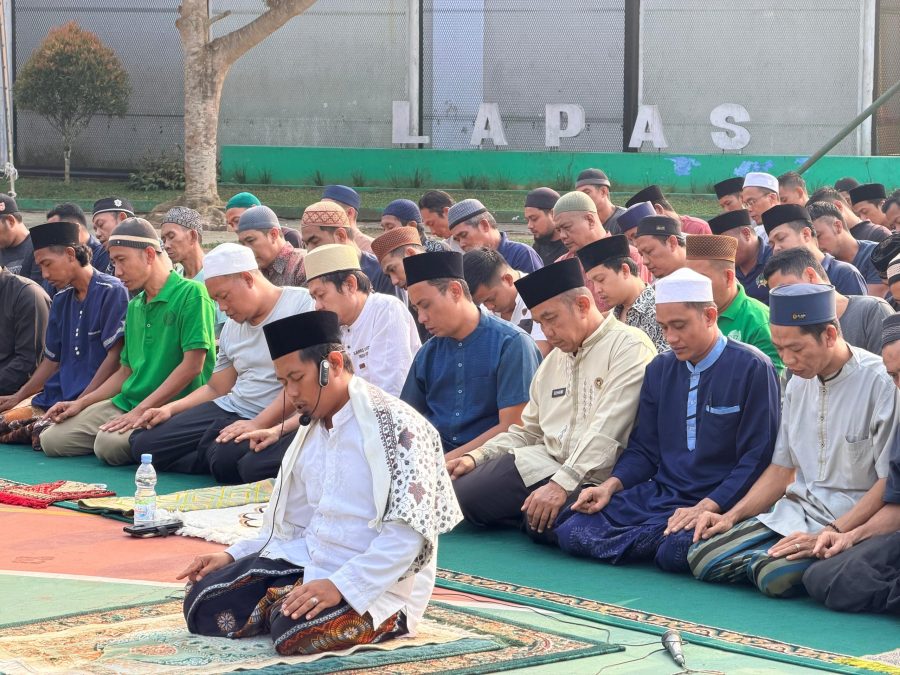 Lapas Narkotika Muara Sabak Gelar Salat Istisqa di Tengah Kabut Asap Karhutla, Ratusan Warga Binaan Turut Berdoa