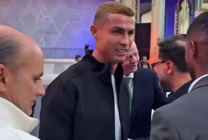 Ekspresi Cristiano Ronaldo Usai Bertemu Gianni Infantino di Paris Viral, Netizen Sebut Tak Nyaman