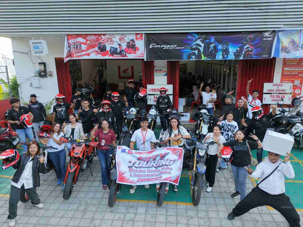 Dealer Maluku Graha Motor Ajak 20 Peserta Jelajah Kota Ambon dengan Honda CRF, Singgahi Jembatan Merah Putih