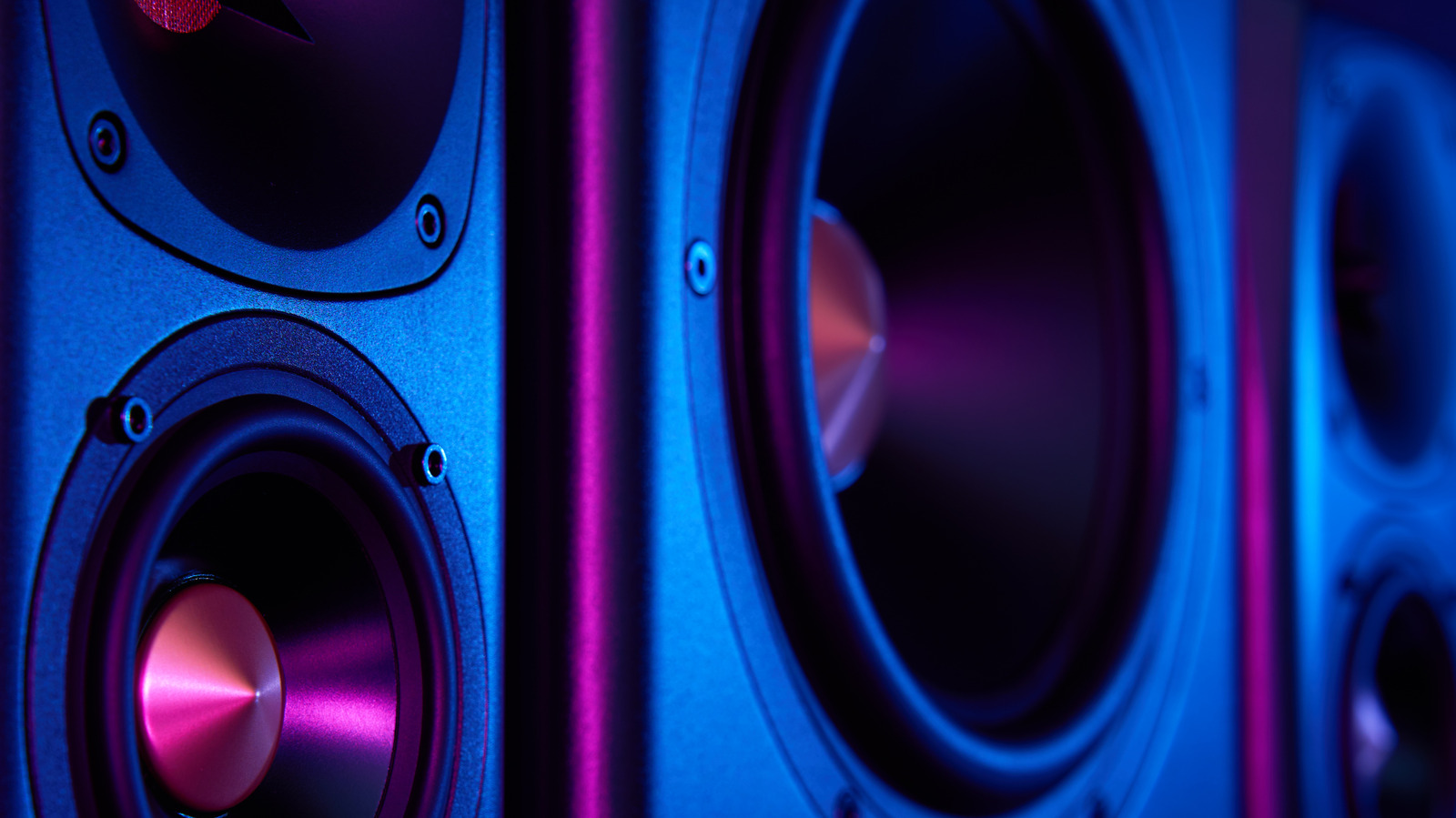 Dolby Digital Plus vs Dolby Digital 5.1: Pahami Bedanya Sebelum Atur Soundbar