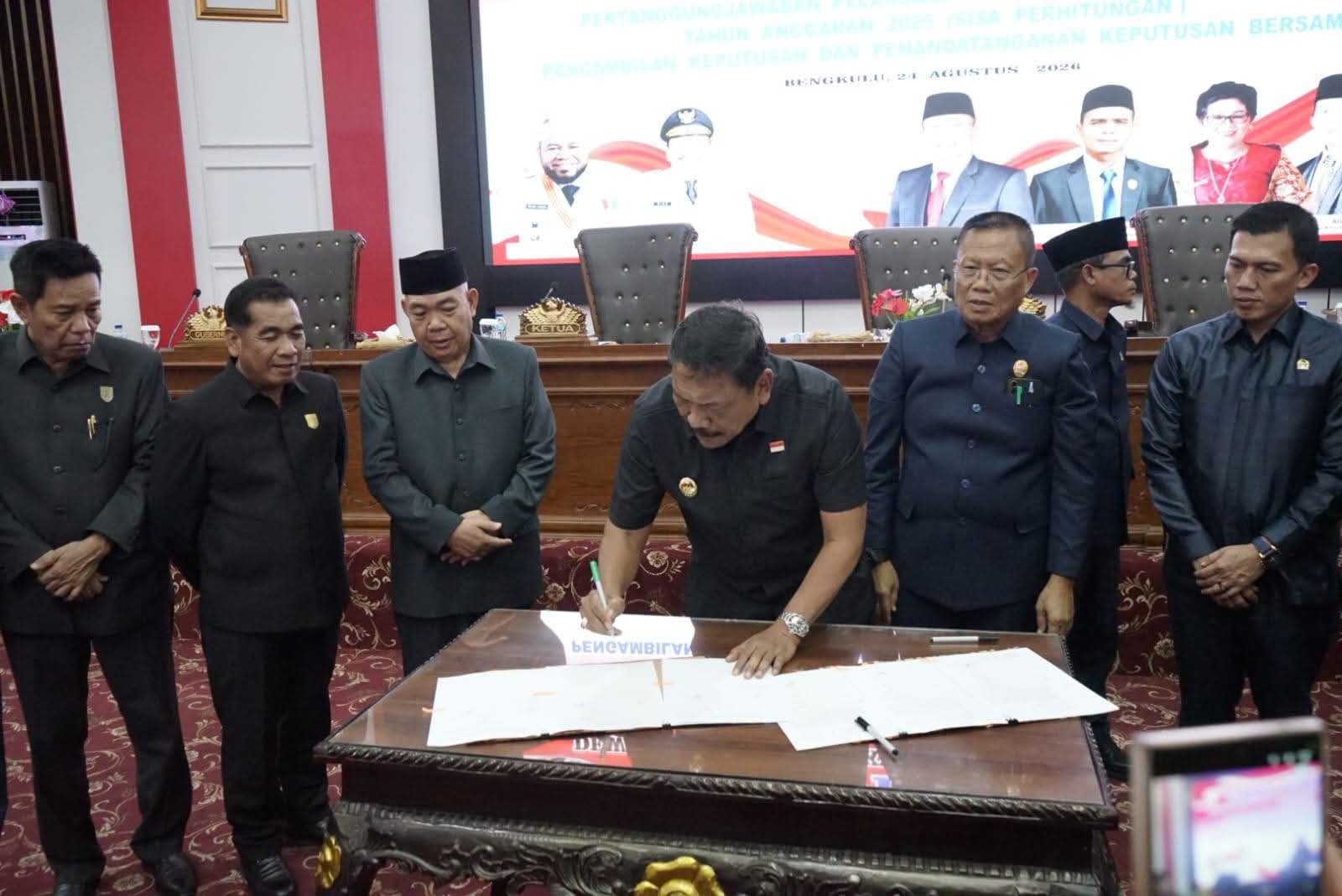 Tujuh Fraksi DPRD Bengkulu Setujui Raperda Pertanggungjawaban APBD 2025, Satu Fraksi Tolak dengan