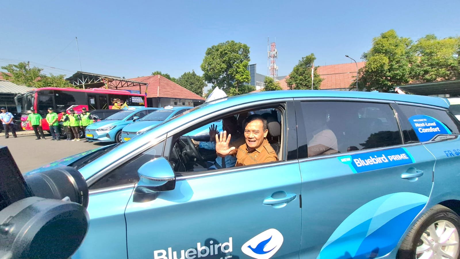 Bluebird Prime Resmi Beroperasi di Semarang, 10 BYD E6 untuk Layanan Taksi Listrik