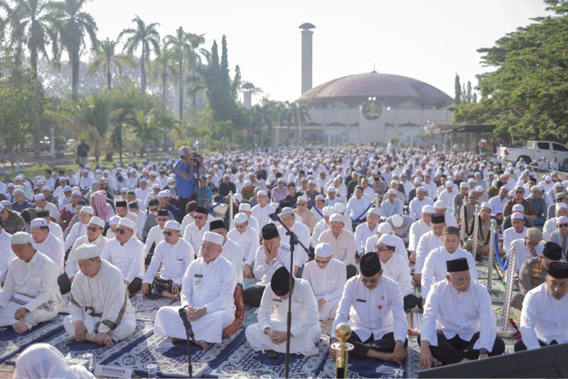 Ketua DPRD Kalsel Supian HK Ikut Salat Istisqa di Banjarmasin, Doa Bersama Gubernur untuk Hujan di Tengah Karhutla