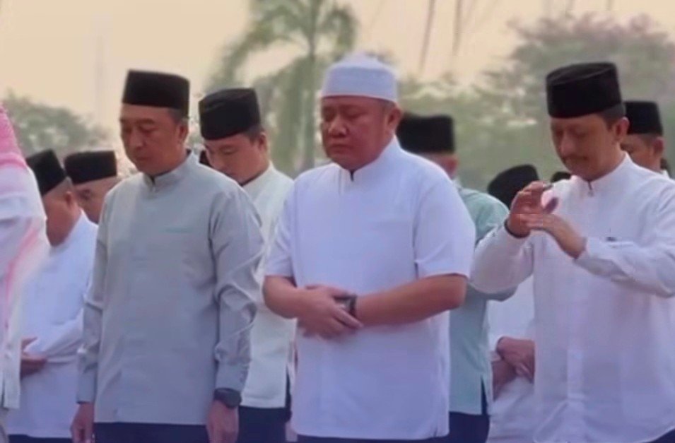 Ribuan Warga Padati Griya Agung Palembang untuk Salat Istisqa, Gubernur Sumsel Ajak 17 Kepala Daerah Lakukan Hal Serupa