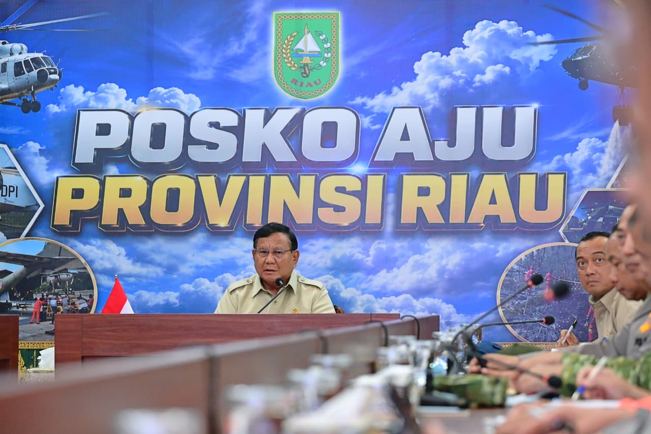 Prabowo Perintahkan Tambah Pasokan Oksigen untuk Petugas Karhutla Riau Jadi 700 Unit
