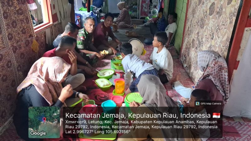 Babinsa Koramil 04/Letung Anambas Gelar Halalbihalal Maulid Nabi di Desa Landak, Ajak Warga Jaga Kondusivitas