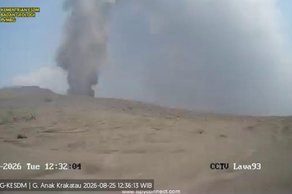 Gunung Anak Krakatau Erupsi Selasa Siang, PVMBG Larang Aktivitas Radius 3 Kilometer