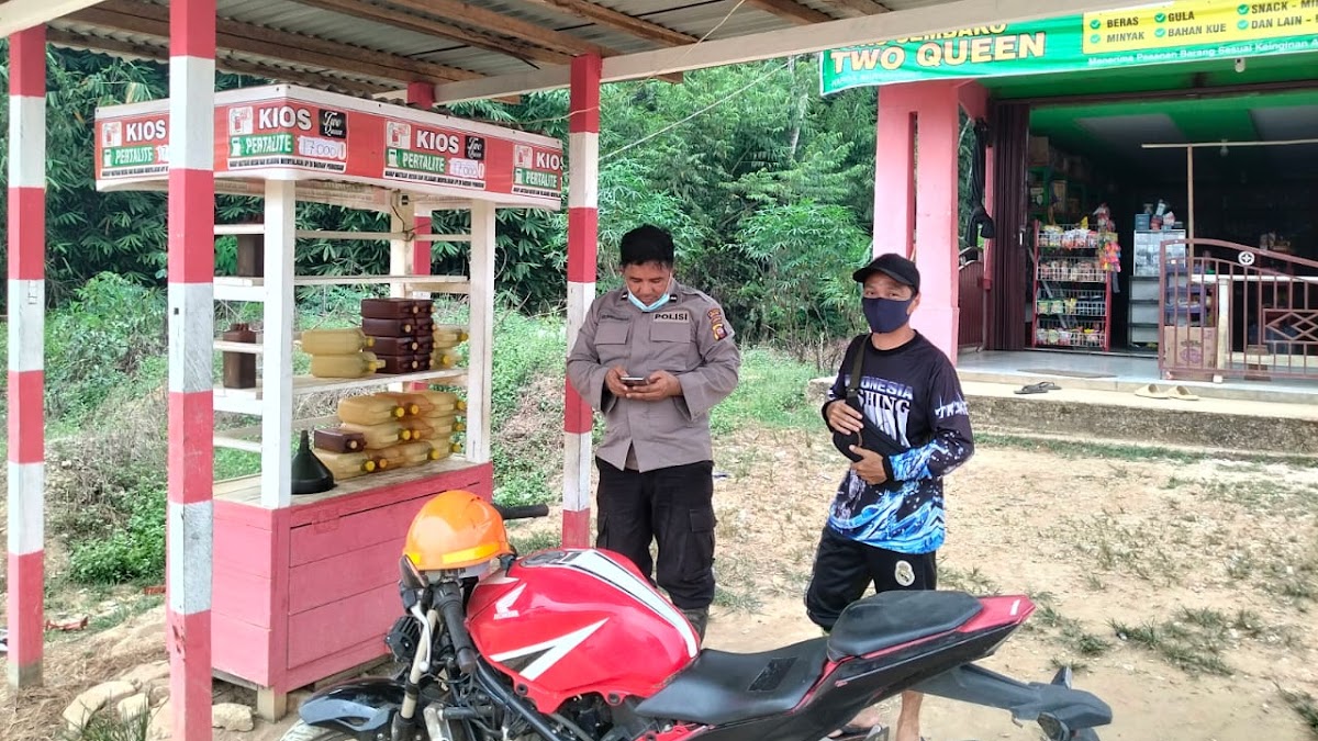Personil Polsek Silat Hulu Cek Stok BBM Eceran di Kecamatan Silat Hulu, Ini Himbauannya untuk Warga