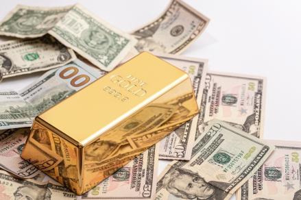 Harga Emas Tembus USD4.680, Tertinggi Sejak Mei, Dolar AS Melemah