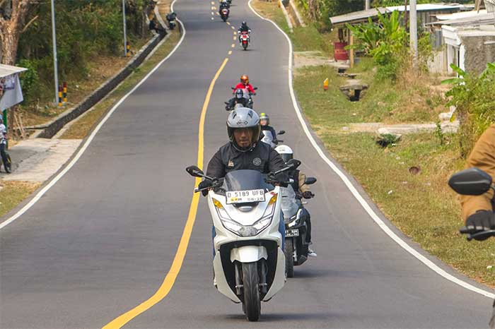 5 Teknik Berkendara Aman Hadapi Tanjakan Panjang Saat Touring, Jangan Paksa Mesin dan Jaga Jarak