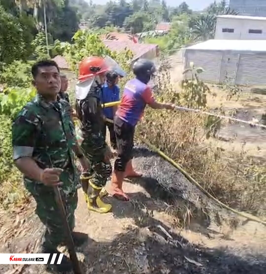 Danrem 142/Tatag Turun Langsung Padamkan Kebakaran Lahan Satu Hektare di Mamuju, Api Padam dalam 70 Menit