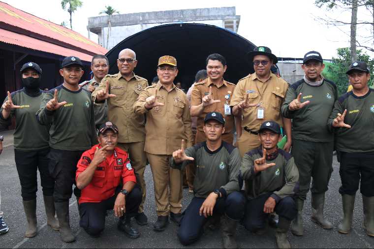 Menteri Kehutanan Tinjau Karhutla di Kubu Raya, 7 Helikopter Water Bombing Dikerahkan ke Kalimantan Barat