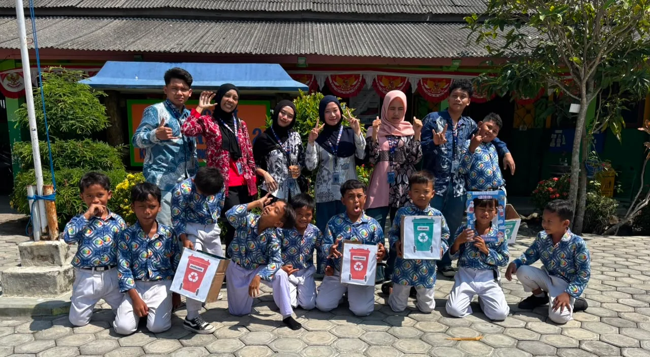 KKN UIN Walisongo Semarang Ajak Siswa SD Mangunrejo Belajar Memilah Sampah Organik, Anorganik, dan B3