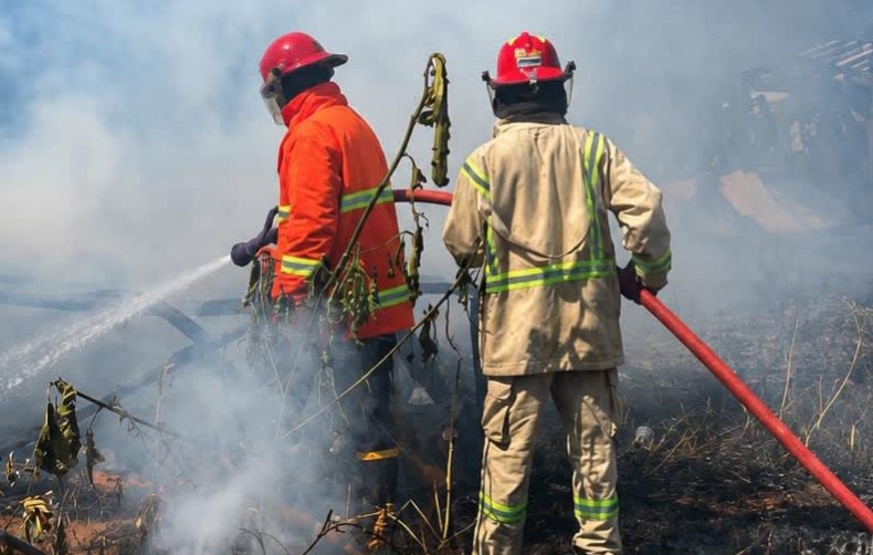 Kebakaran Hanguskan Tiga Basecamp Tukang di BTN A99 Corp Land Kendari, Tiga Warga Terdampak