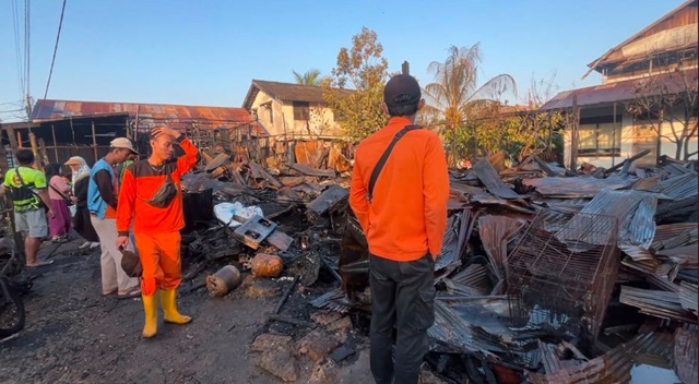 Kebakaran di Kompleks DPR Banjarmasin Hanguskan Empat Bangunan, Dua Kos-Kosan dan Bedakan Ludes
