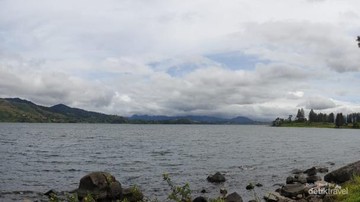 Gunung Talang Solok Punya Tiga Danau di Puncak, dari Camping hingga Air Panas