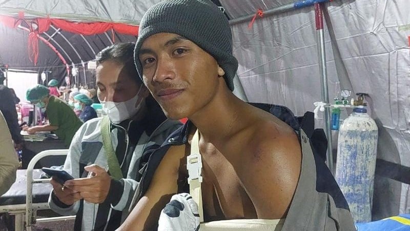 Relawan Gempa Flores di Manggarai Tertimpa Pohon Saat Antar Bantuan, Tulang Lengan Patah dan Jalani Operasi