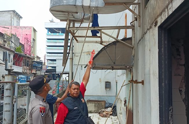 Bekas Gerai KFC di Internasional Plaza Palembang Keluarkan Asap Pekat, 4 Mobil Damkar Dikerahkan ke Jalan Sudirman