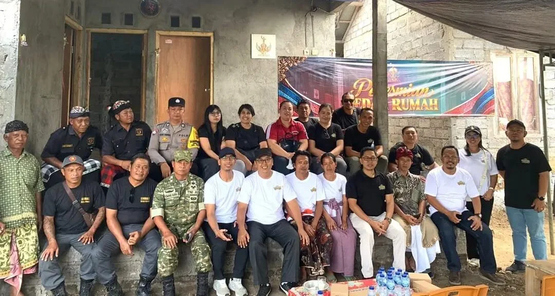 HUT ke-37 SMAN 4 Singaraja, Alumni IKA Foursma Bedah Rumah Warga dan Bantu 15 Siswa Kurang Mampu