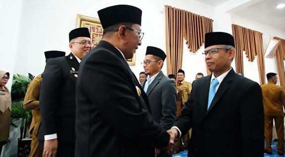 Bupati Tanah Datar Lantik 4 Pejabat Eselon III, Kabid Bina Marga PUPR Metri Noviatul Diminta Percepat Realisasi TKD