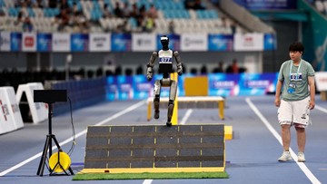 World Humanoid Robot Games 2026 Resmi Digelar, Robot Humanoid Jatuh Bangun di Lintasan Balap Beijing