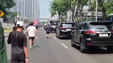 Mobil Pelat ZZ Terobos CFD Pakai Strobo: Pramono Janji Tindak Tegas Satpol PP