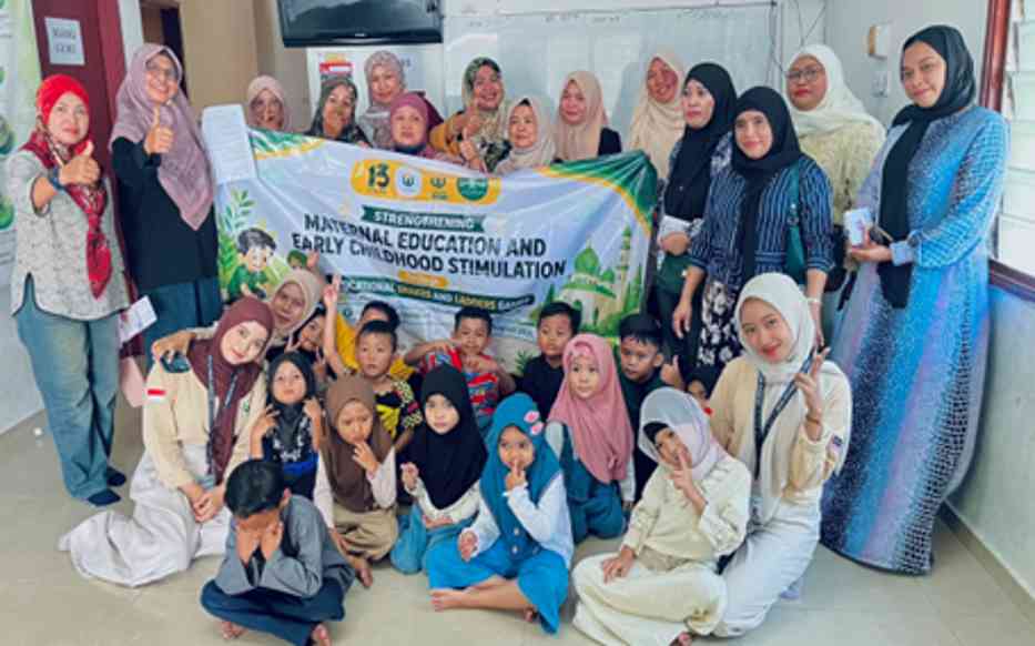 Stimulasi Anak Usia Dini: Cara Ibu Memanfaatkan Ular Tangga Edukatif
