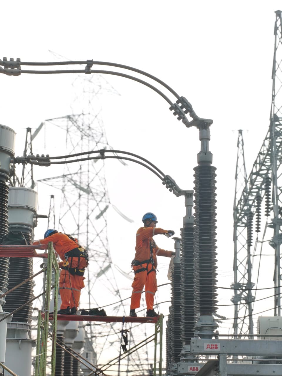 PLN Perkuat Keandalan Transmisi di GITET Deltamas Karawang Jelang Hari Pelanggan Nasional, Industri Bekasi Dijamin Aman