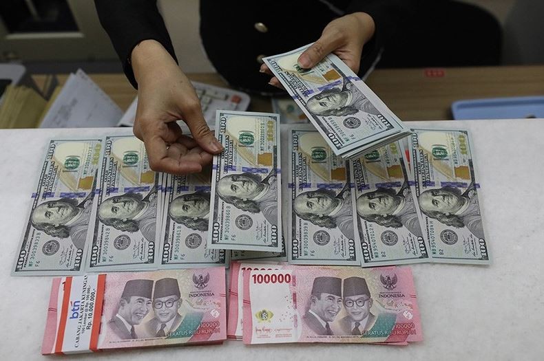 Rupiah Diprediksi Melemah ke Rp 17.750 Besok, Fitch Nilai Target Fiskal Terlalu Optimistis
