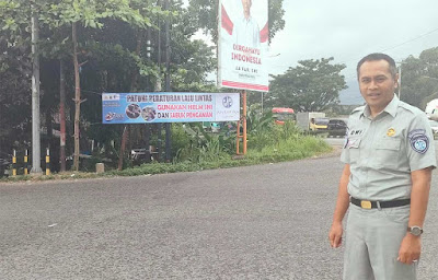 Jasa Raharja Sumbar Pasang Spanduk Keselamatan di Lima Titik Rawan Kecelakaan, Targetkan Pelajar dan Sopir Truk