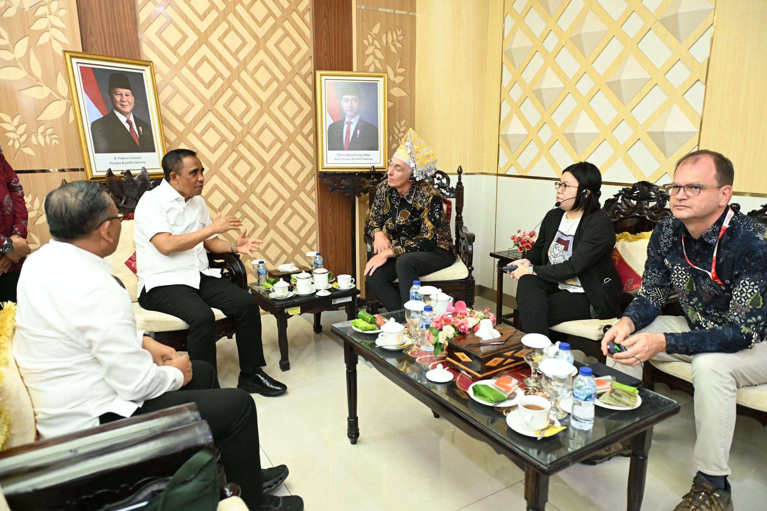 Dubes Jerman Ralf Beste Tiba di Palu, Gubernur Sulteng Anwar Hafid Beri Kehormatan Siga Khas Kaili