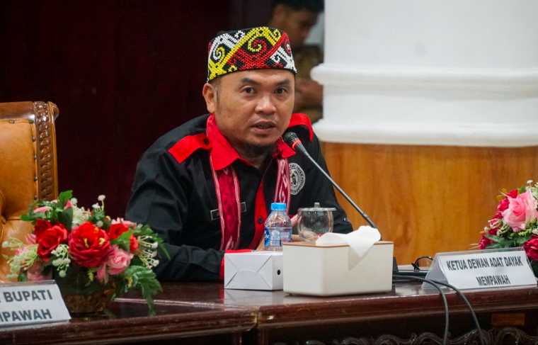 Ketua DAD Mempawah Adrianus Imbau Warga Pakai Masker dan Kurangi Aktivitas Luar Rumah Saat Karhutla