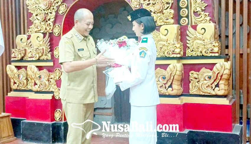 Bupati Karangasem Siapkan Beasiswa untuk 10 Paskibraka Nasional dan Bali, Satu Siswi SMAN 1 Kubu Lolos ke Istana
